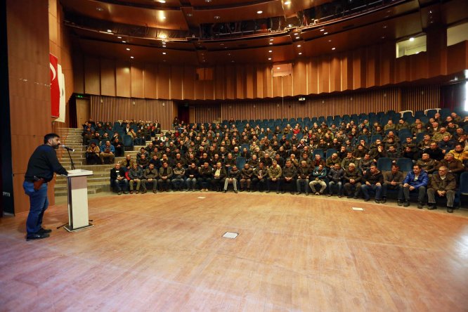 Yenimahalle'de parklardaki belediye görevlilerine "uyuşturucuyla mücadele" eğitimi