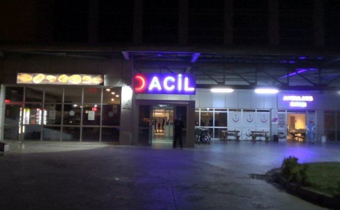 Elleri kelepçeli mahkum jandarmanın elinden kaçtı