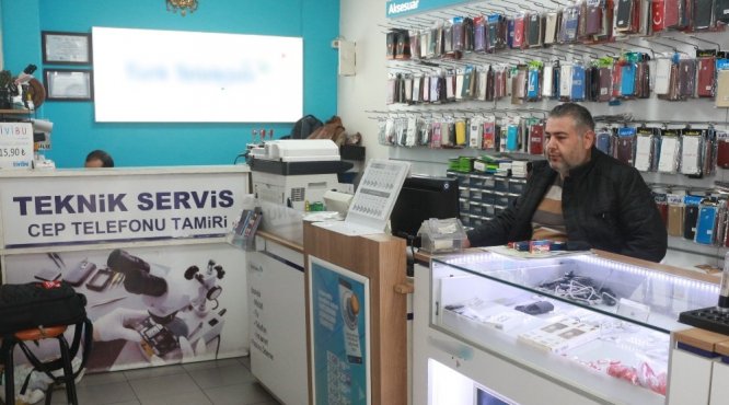 Patlayan telefon bataryası paniğe neden oldu