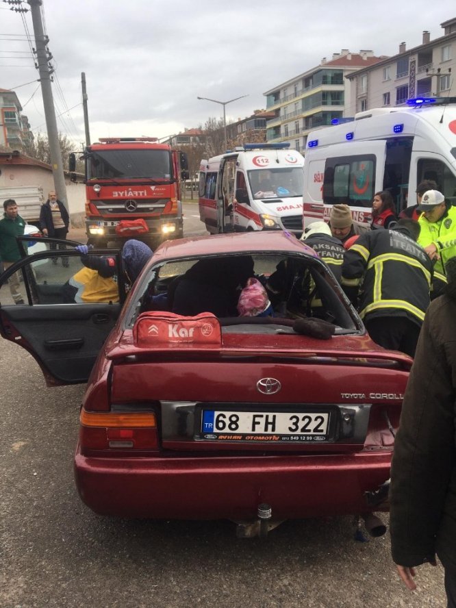 Aksaray’da minibüsle otomobil çarpıştı: 5 yaralı