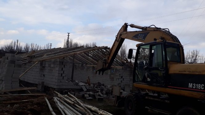 Bingöl’de kaçak yapı ve metruk bina yıkımı