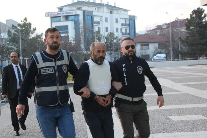 Bolu’da dini nikahlı eşine kurşun yağdıran şahıs adliyeye sevk edildi