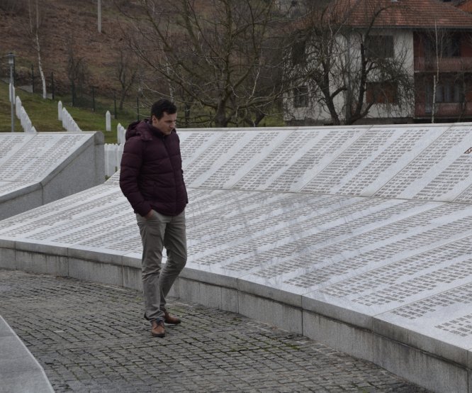 Bosnalılar "soykırım inkarcısı" yazara Nobel verilmesine tepkili
