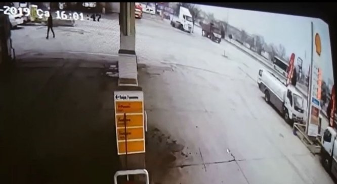 Tesadüfen olay yerinden geçti, eşinin öldüğünü kimse söyleyemedi