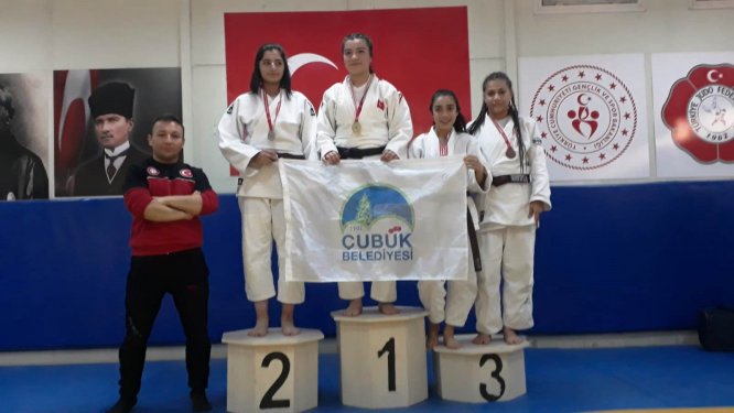 Çubuklu judoculardan 12 madalya