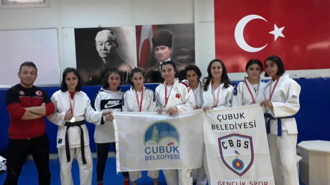 Çubuklu judoculardan 12 madalya