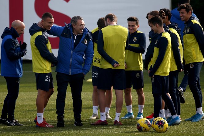 Fenerbahçe Başkanı Ali Koç: "Olmamız gerekenin 7-8 puan arkasındayız"