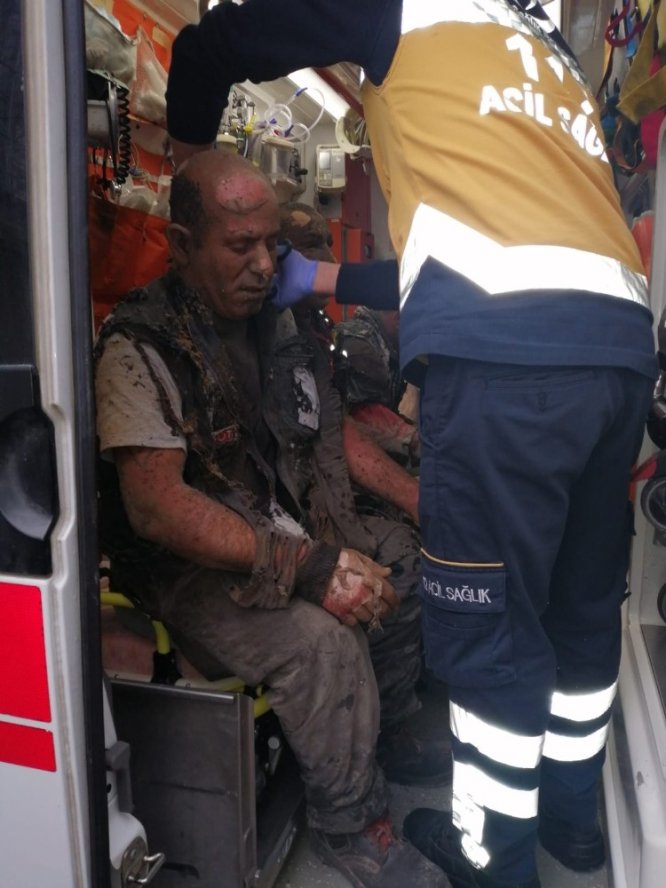 Yem fabrikasında patlama 3 işçi yaralı