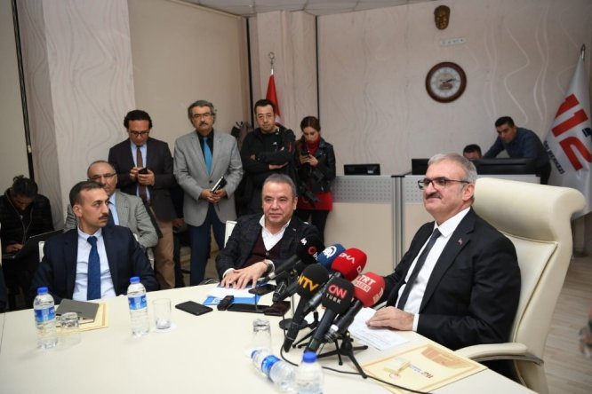 Vali Karaloğlu’nun canlı yayında bahsettiği hortum görüntüsü güldürdü