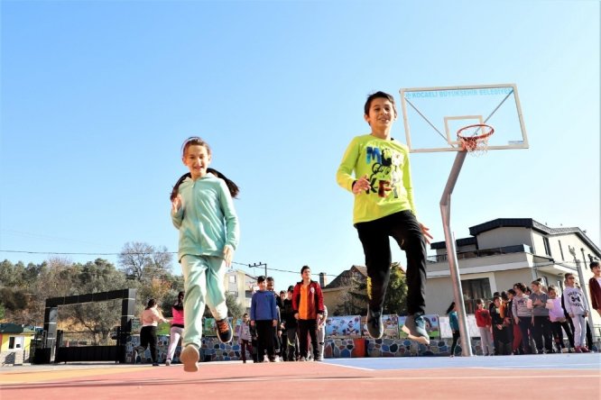 Kocaeli’de binlerce çocuk sporla geleceğe hazırlanıyor