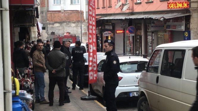 Benzin bidonu ve tüfekle berber dükkanını basan şahıs 3 saat sonra ikna edildi