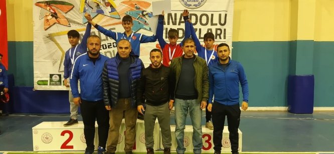 Hakkarili sporculardan 9 madalya