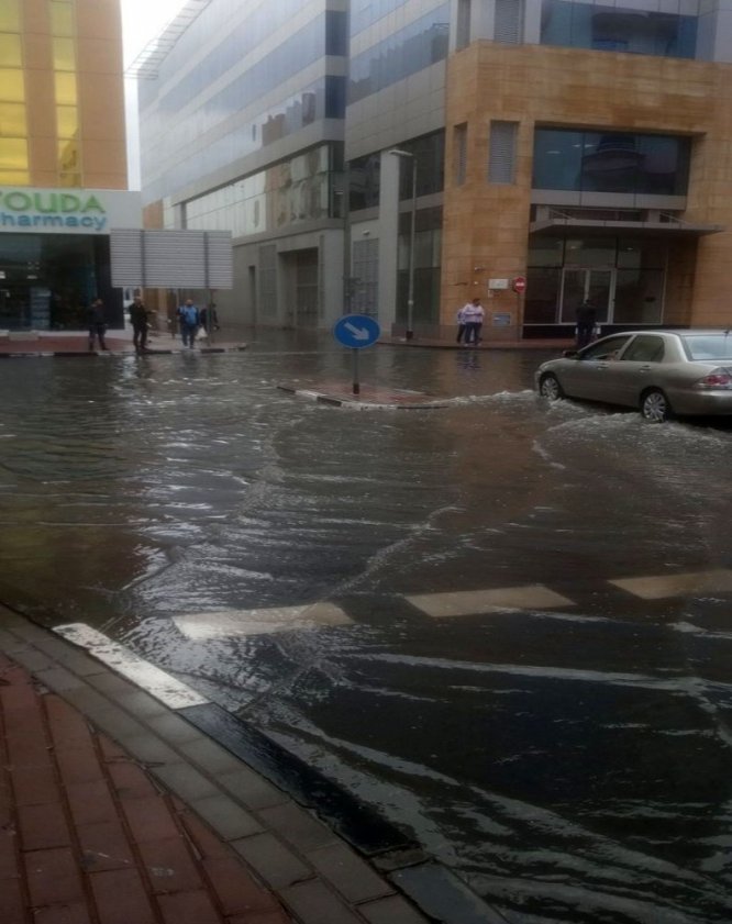 Dubai’de yaşanan sel uçuşları aksattı