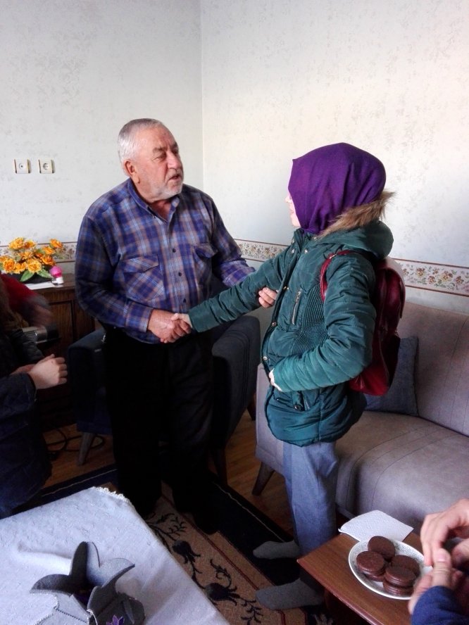 Suşehri'nde öğrencilerden şehit ailesine ziyaret