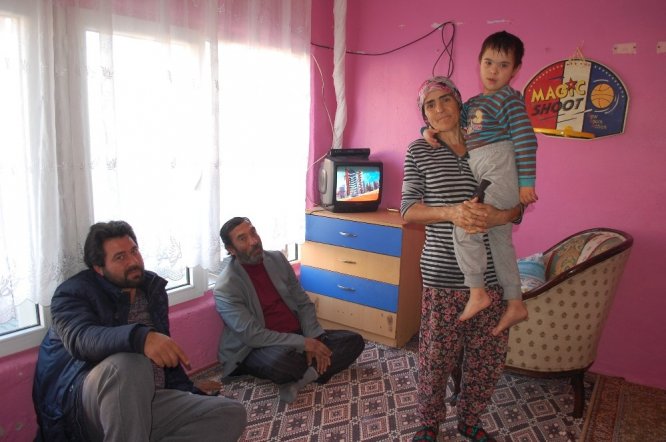 Çadırda yaşam mücadelesi veren aileye yardım eli
