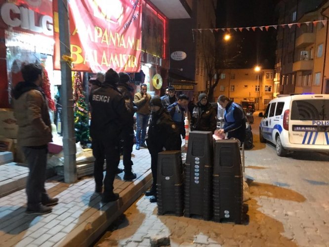 Hem işgal etti hem de ceza yazan zabıtayla tartıştı