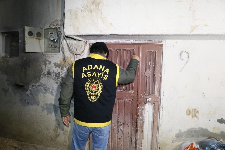 Adana polisinden şafak vakti 52 firariye operasyon