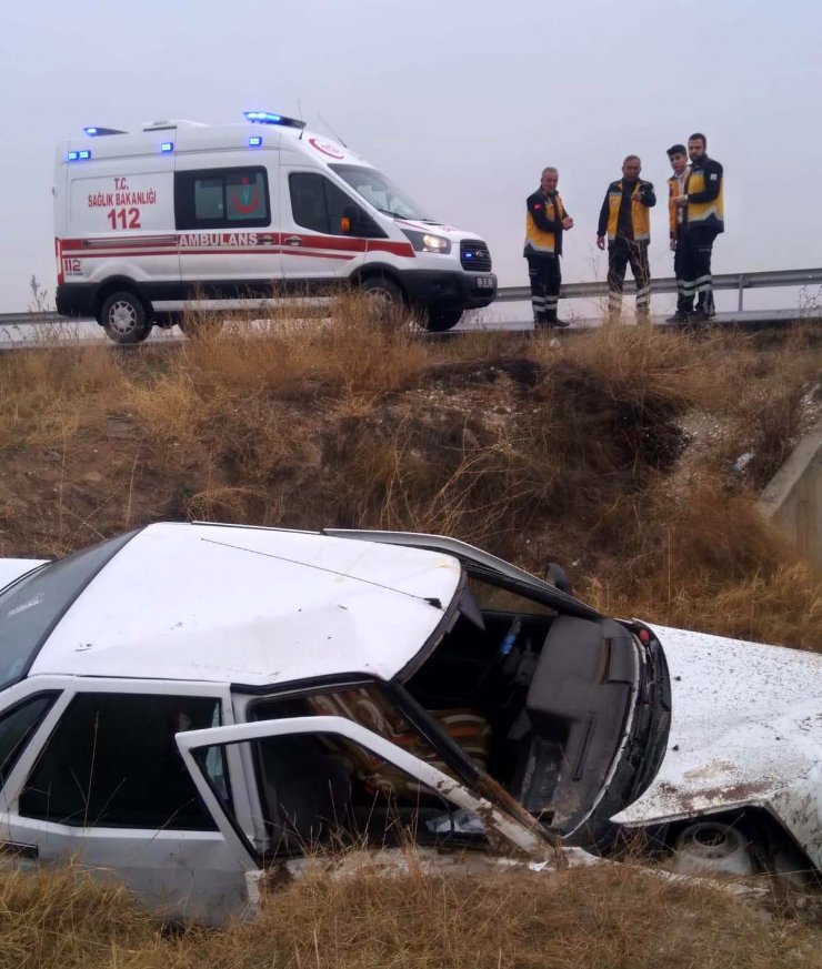 Aksaray'da otomobil devrildi: 2 yaralı