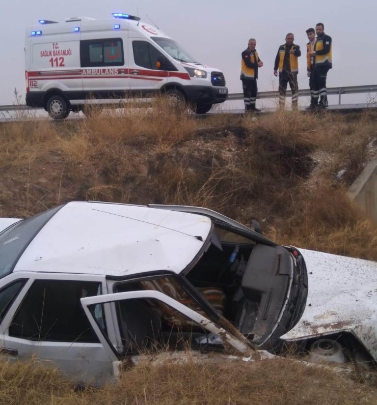 Aksaray’da otomobil devrildi: 2 yaralı