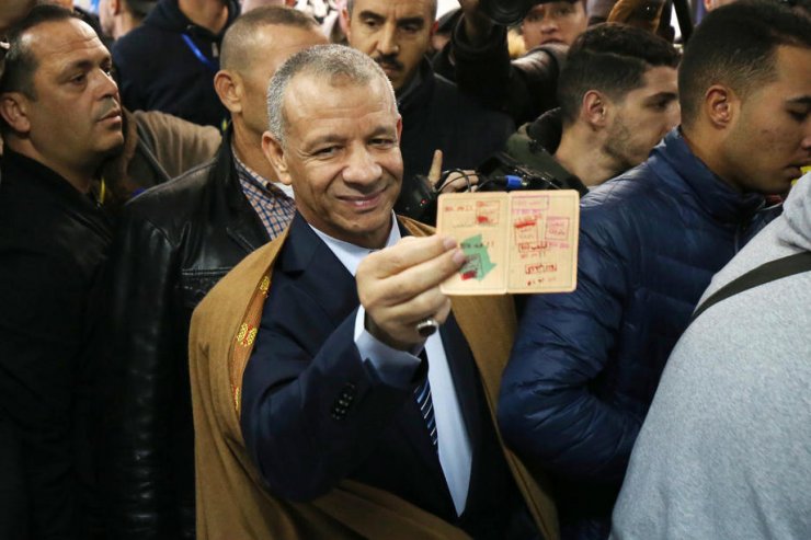 Cezayir, 10 ay süren siyasi karışıklığın ardından sandık başında