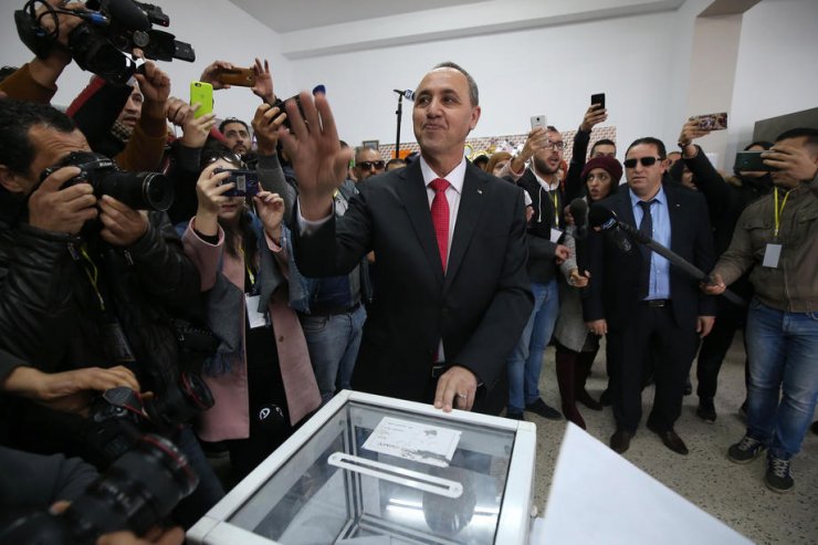 Cezayir, 10 ay süren siyasi karışıklığın ardından sandık başında