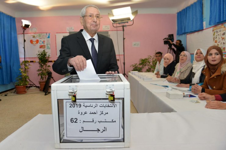 Cezayir, 10 ay süren siyasi karışıklığın ardından sandık başında