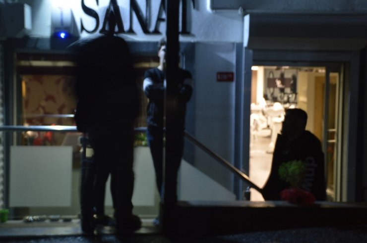 Beşiktaş’ta kuaförde patlayan silah 1 kişiyi yaraladı