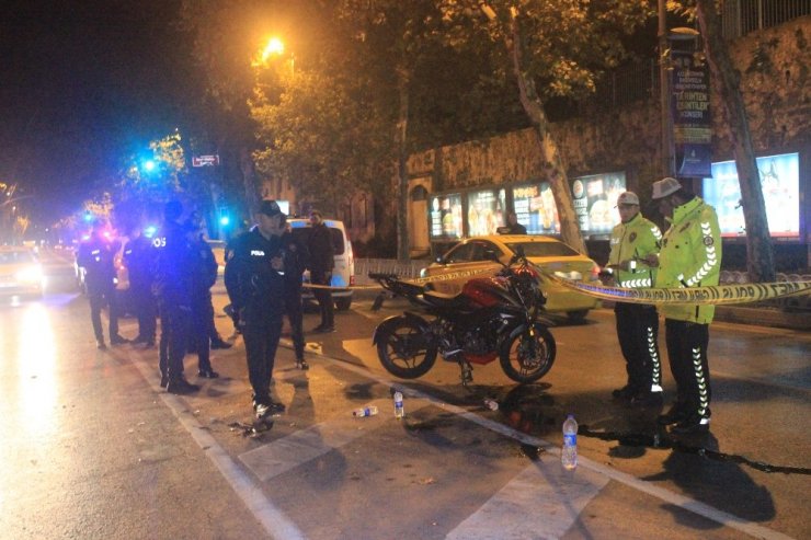 Beşiktaş’ta motosiklet polis aracına çarptı: 2 yaralı