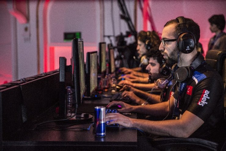 Red Bull Son Şampiyon’da online eleme zamanı