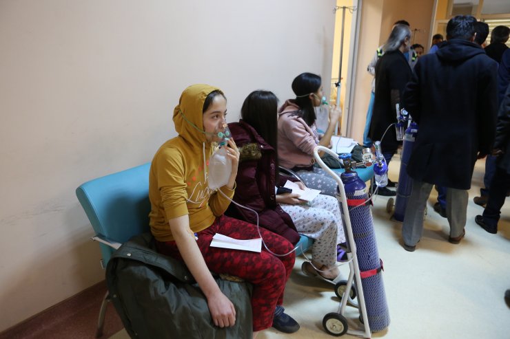 GÜNCELLEME 2 - Çorum'da karbonmonoksit gazından zehirlenen 103 öğrenci hastaneye kaldırıldı