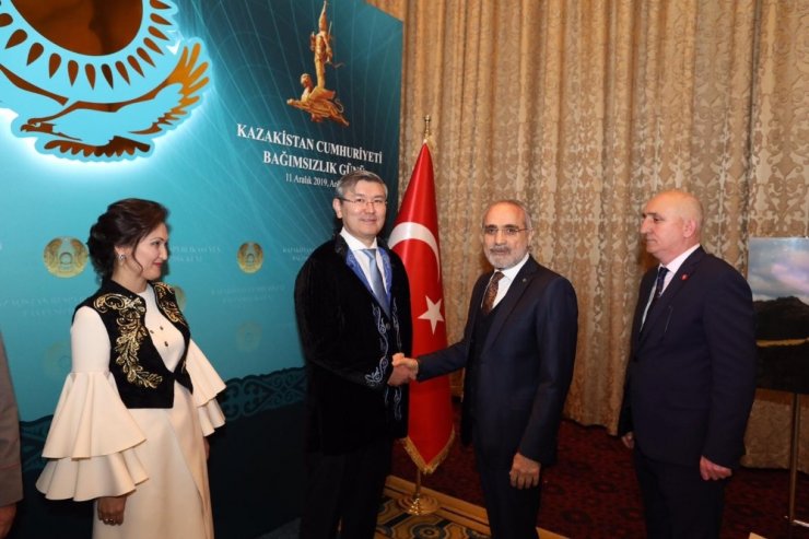 Topçu, Kazakistan’ın bağımsızlık günü resepsiyonuna katıldı