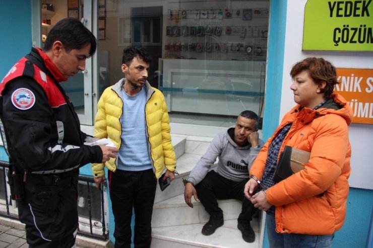 Yunus polisi cami önünde uyuşturucu trafiğine ‘dur’ dedi