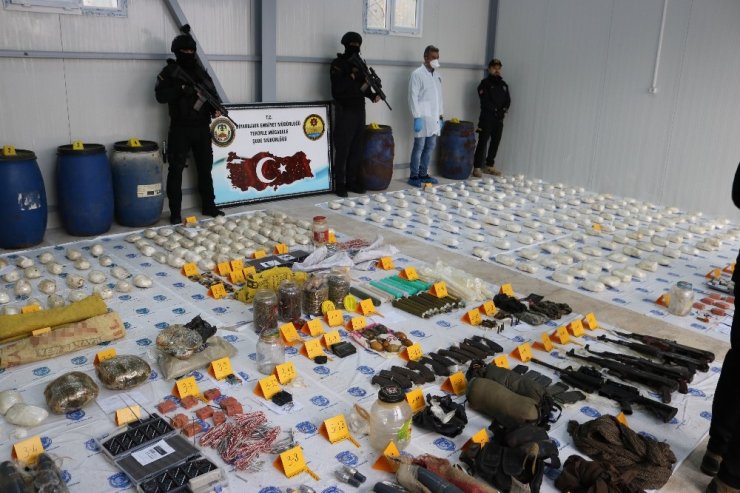 Diyarbakır’da teröristlere ait cephanelik ele geçirildi: 22 gözaltı