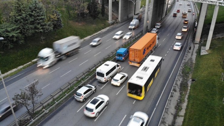 Esenyurt TEM Bağlantı yolunda 7 araçlı zincirleme kaza