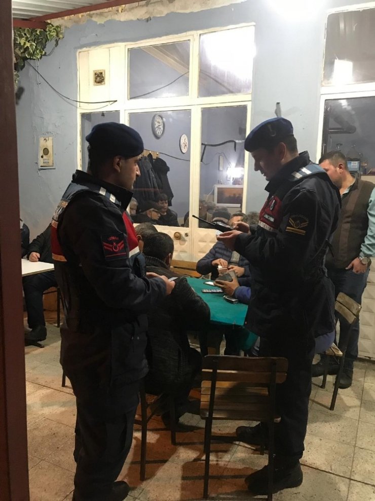 İzmir’de jandarmadan huzur operasyonu: 15 kişi yakalandı