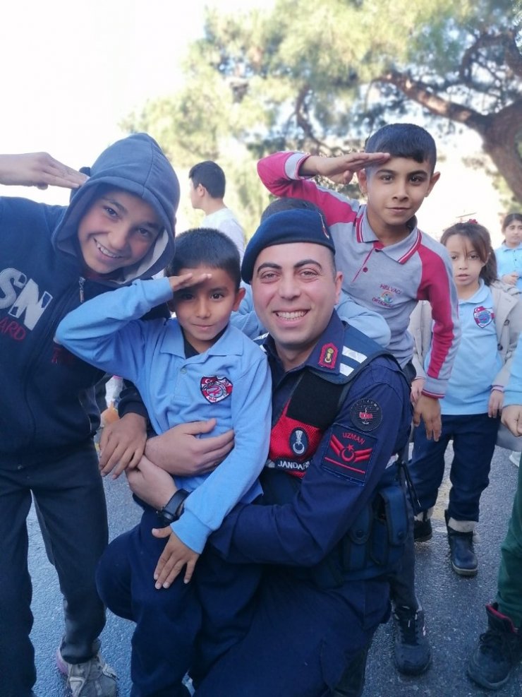 İzmir’de jandarmadan huzur operasyonu: 15 kişi yakalandı