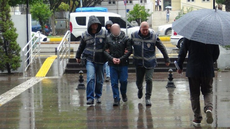 Cinsel tacizde bulunan şüpheliyi bıçaklayarak ağır yaraladı