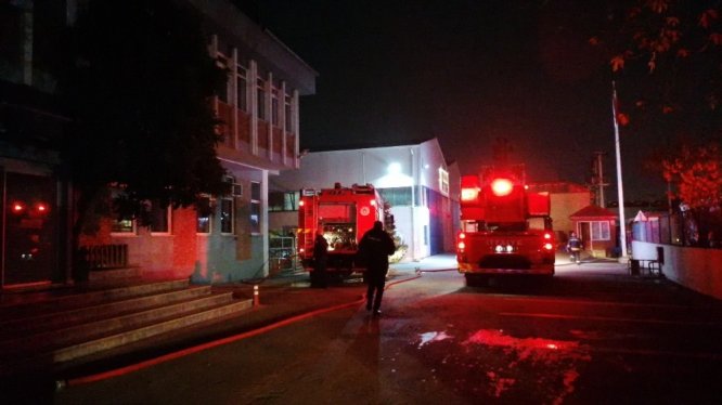 Döküm fabrikasında çıkan yangın maddi hasara neden oldu