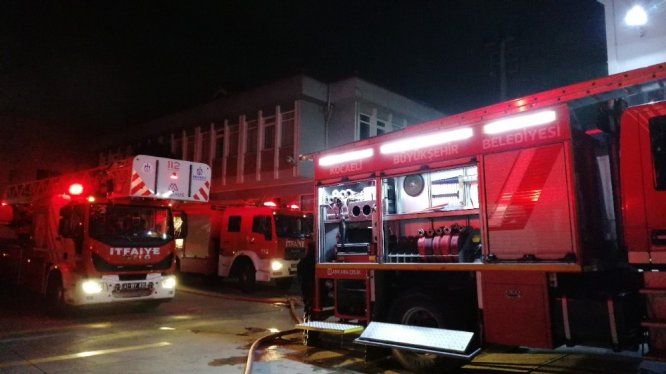 Döküm fabrikasında çıkan yangın maddi hasara neden oldu