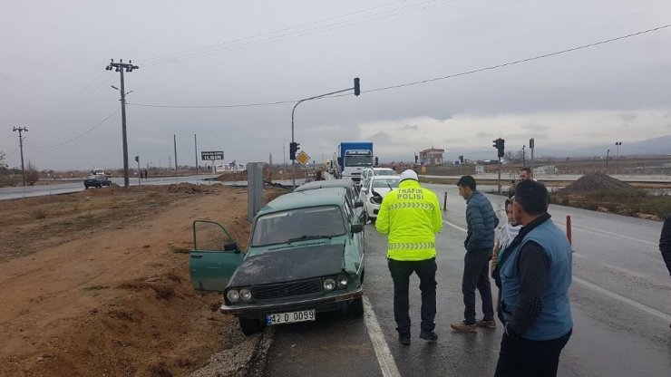 Konya’da 4 araçlı zincirleme trafik kazası