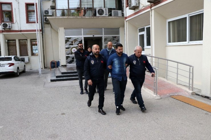 Kasayla çaldıkları altınları gülerek satmışlar