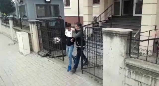 İş yerinden bilgisayar ve para çalan yüzü maskeli hırsız adliyeye sevk edildi