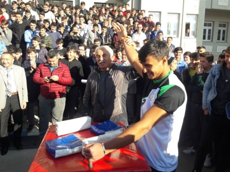 Liseler arası bilek güreşi yarışması