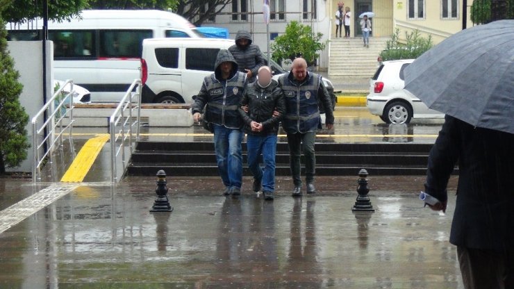 Cinsel tacizde bulunan şüpheliyi bıçaklayarak ağır yaraladı