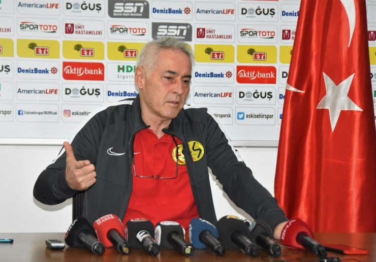 Eskişehirspor Teknik Direktörü Demirbakan’dan camiaya ‘Mustafa Denizli’ göndermesi