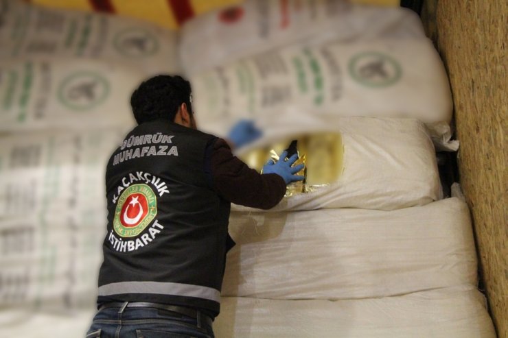 Kapıkule’de bir tır dolusu kaçak çay ele geçirildi