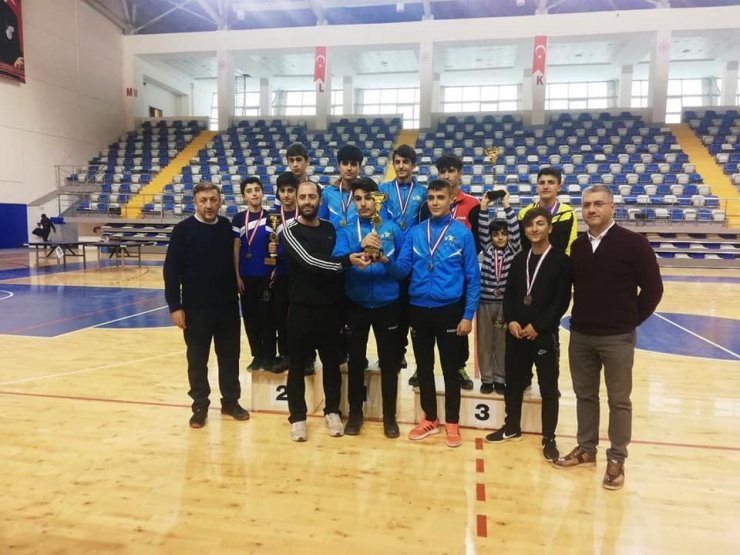 Vanlı masa tenisçiler Türkiye finallerine yükseldi