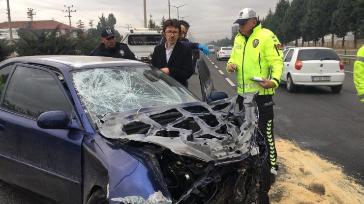 Alkollü sürücü durağa daldı: 3 ölü