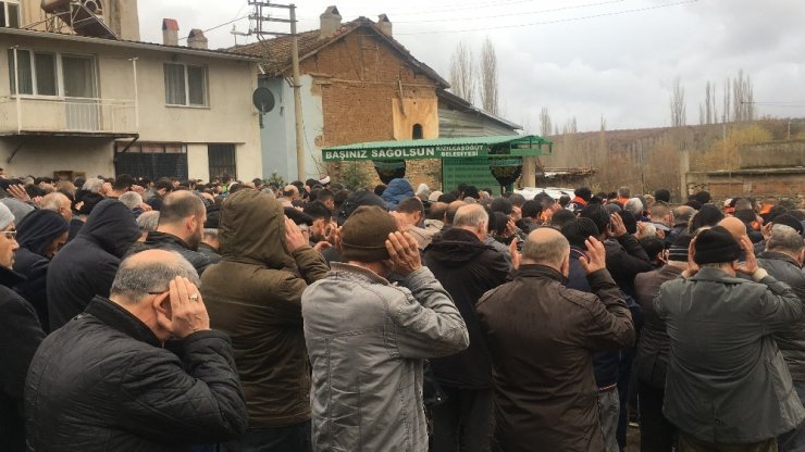 Trafik kazasında hayatını kaybeden 2 kişinin cenazesi toprağa verildi
