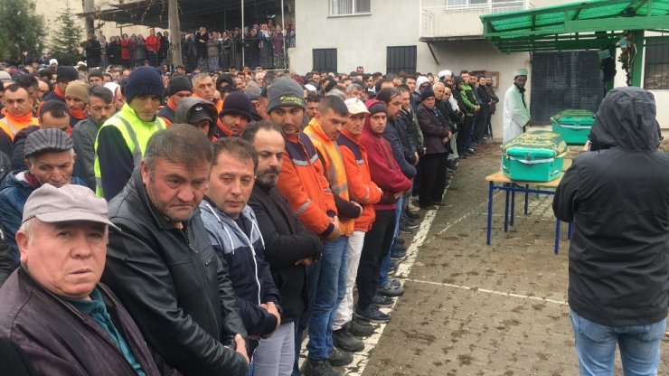 Trafik kazasında hayatını kaybeden 2 kişinin cenazesi toprağa verildi